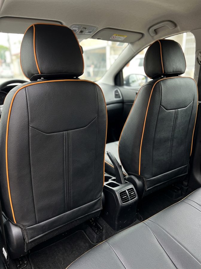Banco de carro com a capa Revestcar instalada